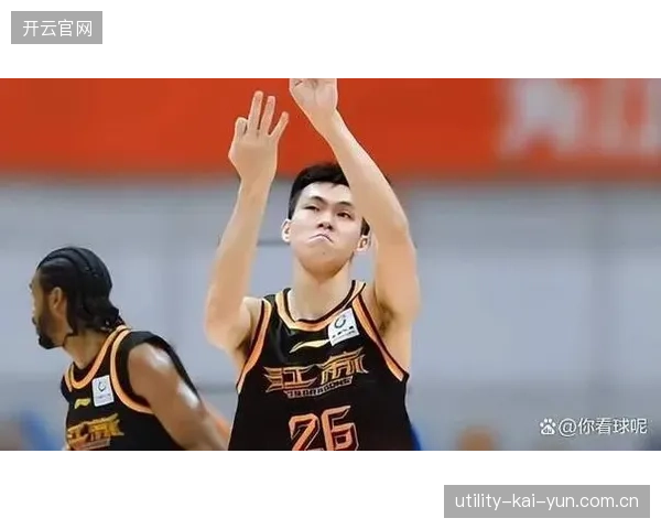 江苏肯帝亚后卫庞峥麟斩获最佳新秀，其成熟的持球进攻能力备受瞩目。